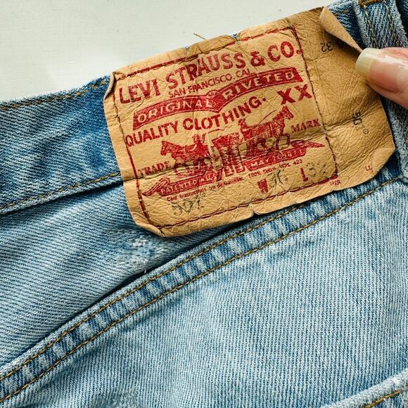 Levis 501 Light Blue Wash Button Fly Cutoff Refurbished Jean Shorts 36 - Picture 11 of 13